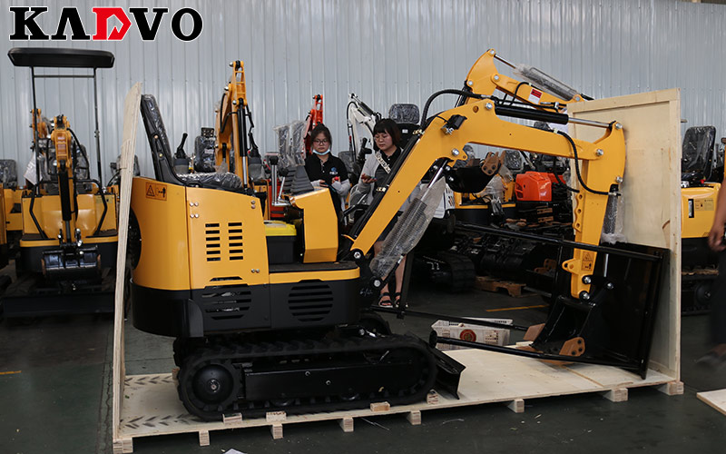 凱迪沃重工一批小型挖掘機出口歐洲